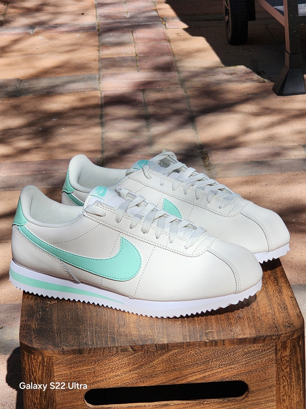 Nike Women’s Classic Cortez Mint Leather Sneakers Size 9 - Picture 9 of 9
